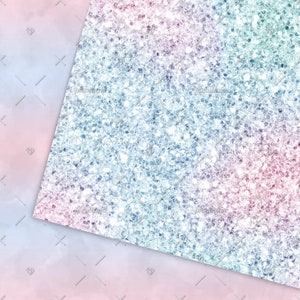 Pu&ograve; includere: Uno schema senza cuciture di glitter iridescente in tonalit&agrave; di rosa, blu e turchese. Il glitter &egrave; disposto in uno schema diagonale, creando un effetto scintillante.