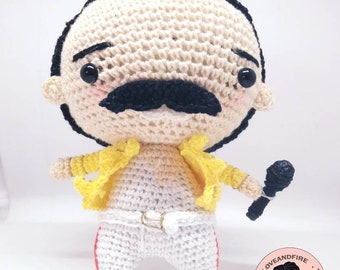 Freddie Mercury amigurumi crochet doll, muñeco queen ganchillo, Häkelarbeit-Puppe,Poupée au crochet,bambola