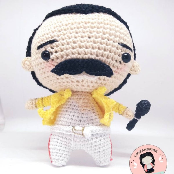 Freddie Mercury amigurumi crochet doll, muñeco queen ganchillo, Häkelarbeit-Puppe,Poupée au crochet,bambola