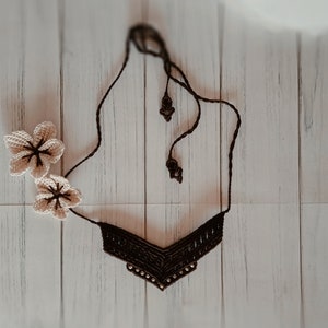 Collar macramé con abalorios
