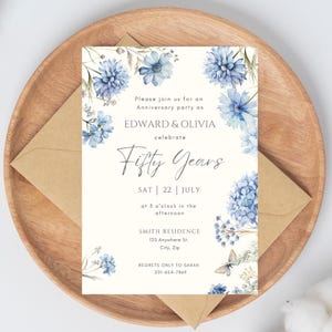 Invito per la festa del 50° anniversario di matrimonio con fiori blu / Invito per la celebrazione del cinquantesimo anniversario di matrimonio / Fiordaliso / Giardino / Modello digitale