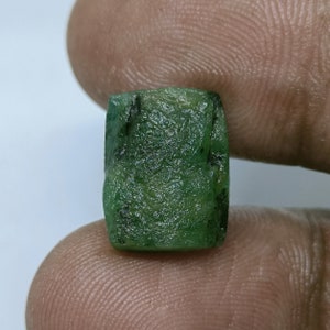Natural Emerald Raw/ Top Grade Quality Beautiful Emerald Gemstone/ For Jewellery / Emerald Raw Cushion Shape / 9.72x12.61mm /Loose Gemstone