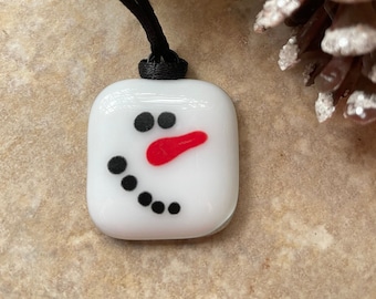 Colgante de muñeco de nieve de vidrio fundido: collar navideño