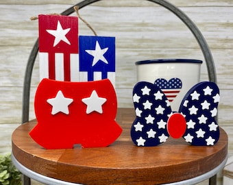 Pantalones patrióticos de Mickey y lazo de Minnie: bandeja escalonada con decoración del 4 de julio