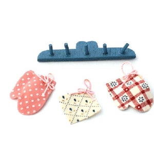 Dollhouse Kitchen Oven Mitts with Hanging Rack, Miniature Blue Rack with Potholders