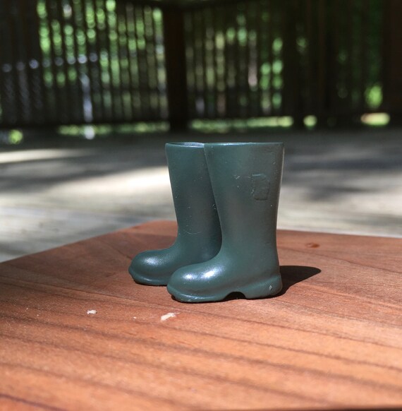 Miniature Wellington Boots - Tiny Rubber Rain Boots For Dollhouse, Fairy Garden, Or DIY Scenes (1 Pair)