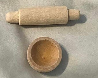 Houten miniatuur poppenhuis kom en deegroller