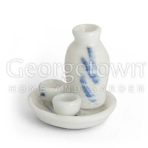 Puppenhaus Miniatur Sake Set, Weißes und Blaues 1&quot; weißes Tablett mit Glas und Tassen, Asiatische PuppenhausMiniatur