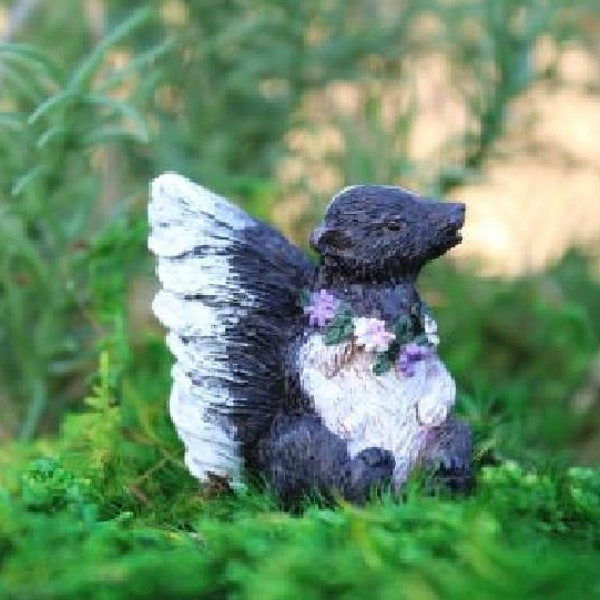 Flower the Skunk Figurine, Micro-Miniature Skunk Holding Flowers, Shadow Box Animal