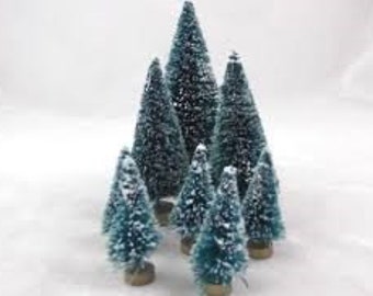 Set van 7 miniatuurdennenbomen met sneeuw