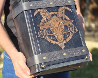 Największy mroczny grimuar. Baphomet. Odwrócony Pentagram. Pusty, duży dziennik. Księga Cieni. 9,5"×13". W magazynie.