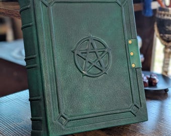 Handgjord lädergrimoire – Wicca Witchcraft Journal 18x23 cm