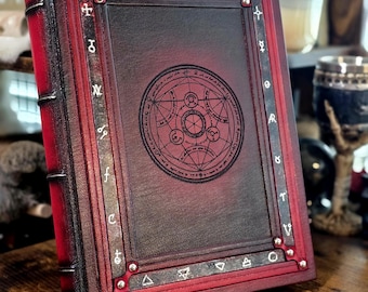 Mystisches Buch der Alchemie.  Blank Lederbuch.  21 cm × 28 cm.