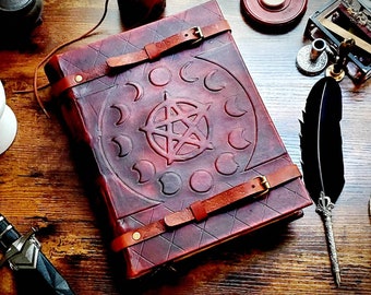 Antik lädergrimoire Pentacle och månfaser