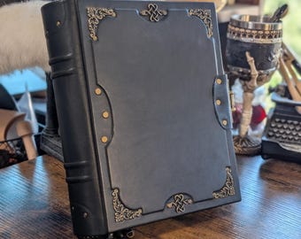 Vintage Leather Grimoire — Blank Book of Shadows with lock