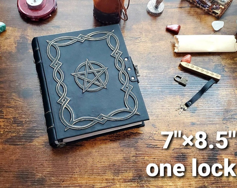 Enorm stor grimoire Pentacle läderformelbok med skuggor bild 9