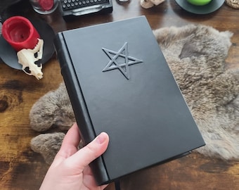 Libro Negro de las Sombras. Libro de hechizos con Pentagrama Invertido.