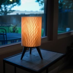 FLUSS | Moderne Nachttischlampe