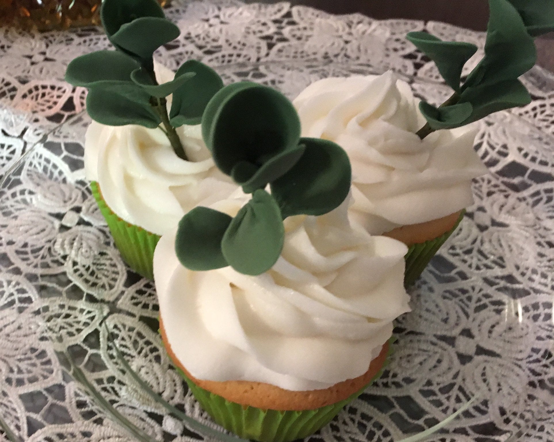 12 Fresh Gumpaste Greenery Cupcake Toppers; Green Sprigs Cupcake Toppers;  Fondant and Gumpaste Garden Cupcake Topper (one Dozen) - Etsy, image size:1926x1536