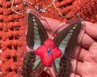 Real Blue Bottle Butterfly Flower Necklace – Handmade Nature-Inspired Resin Pendant, Whimsical Jewelry Gift