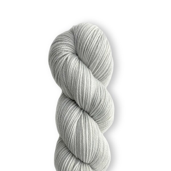 Hilo para calcetines suave teñido a mano 'Silver' Fingering de 4 capas 75/25% 100 gramos