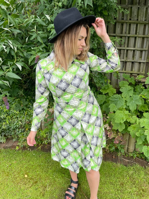 1970s Neon Notched Diamond Shift Dress. UK 10-14. True Vintage, Seventies, Mod, Twiggy, Slow Fashion, Second Hand, Preloved, UK10 UK12 UK14 - Etsy 1970s Neon Notched Diamond Shift Dress. UK 10-14. True Vintage, Seventies, Mod, Twiggy, Slow Fashion, Second Hand, Preloved, UK10 UK12 UK14 - Etsy