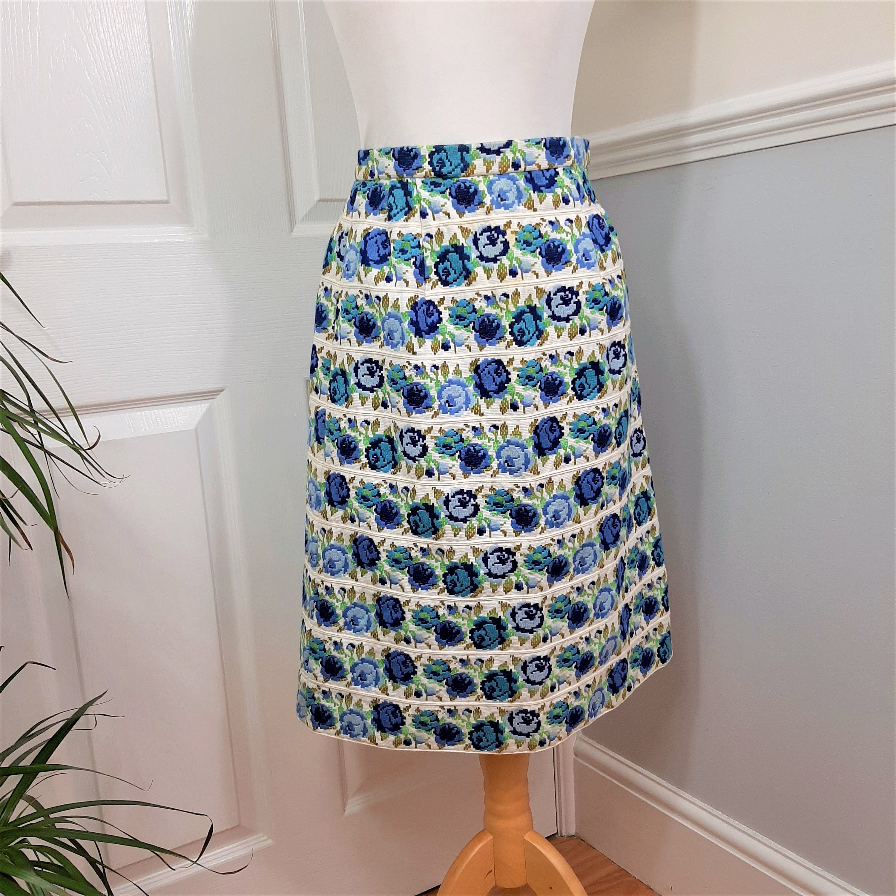 1970's Woven Embroidered Roses Pencil Skirt UK 6. - Etsy UK