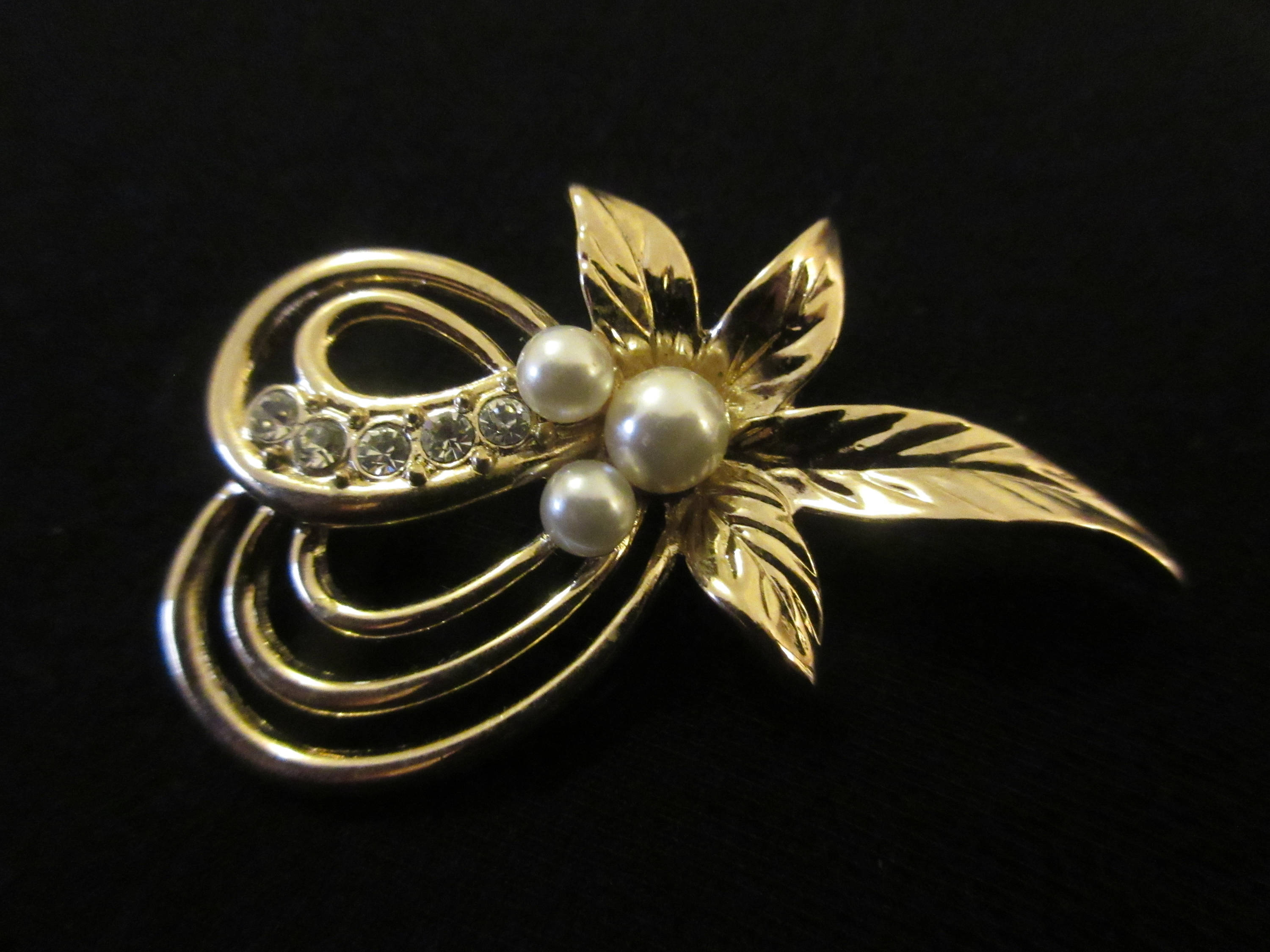 Vintage Floral Wishing Well Brooch Gold tone Faux Pearls and Rhinestone Flowered Wishing Well Brooch Delicate Wire work brooch