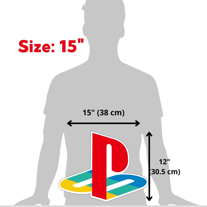 Puede incluir: Un recorte del logotipo de PlayStation de 15 pulgadas de alto, con los colores ic&oacute;nicos azul, amarillo y rojo. El logotipo se muestra junto a una persona para comparar el tama&ntilde;o.