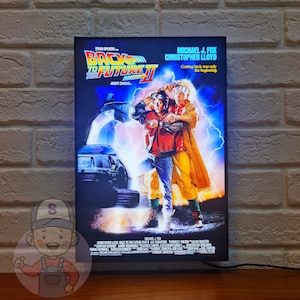 Affiche vintage LED Retour vers le futur 2 (boîte lumineuse BTTF 2) | Entièrement réglable et alimenté par USB