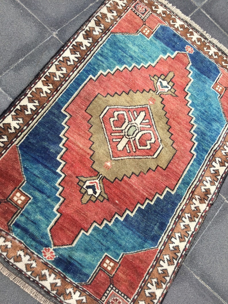 Turkish rug vintage dog rug bohemian rug small area rug wool rug stair rug bathroom rug antique rug 2.6 x 3.8 ft MB 2173