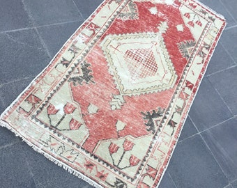 Faded Red rug, Handmade rug, Oriental rug, Turkish rug, 2.6x5.3 ft, Wool rug, Antique rug, Nomadic rug, Rustic rug, Anatolian rug,Oushak rug