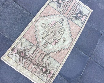 Turkish rug, Vintage area rug, Small rug, Decorative rug, Bohemian rug, 1.4 x 3 ft, Doormat area rug, Boho home decor, Rustic decor, MB 2876