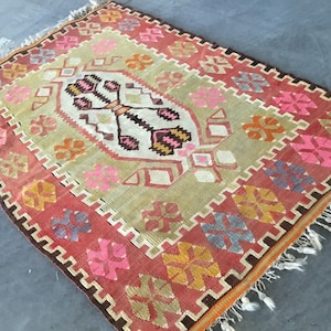 Vintage Turkish Oushak Rug: Handknotted Wool Area Rug (3.8 x 5.4 ft)