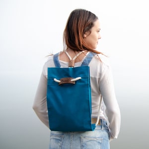 Unisex petrol blue sustainable string bag with handcarved walnut wood details image 1