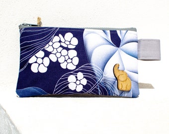 Zipper pouch with floral pattern. Small size suitable for various uses.