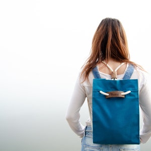 Unisex petrol blue sustainable string bag with handcarved walnut wood details image 2