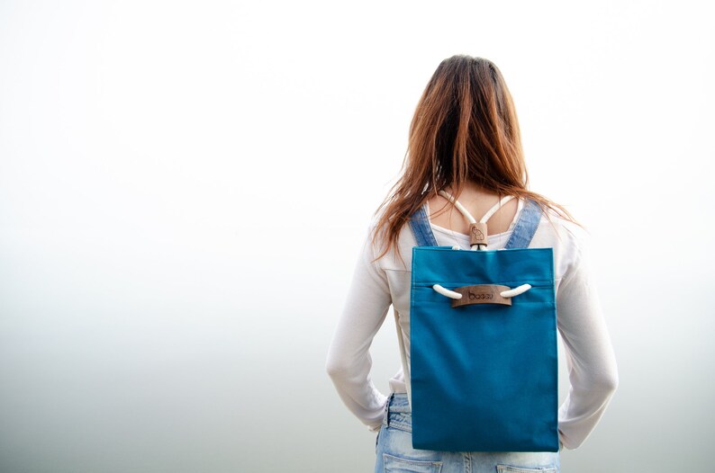 Unisex petrol blue sustainable string bag with handcarved walnut wood details image 2