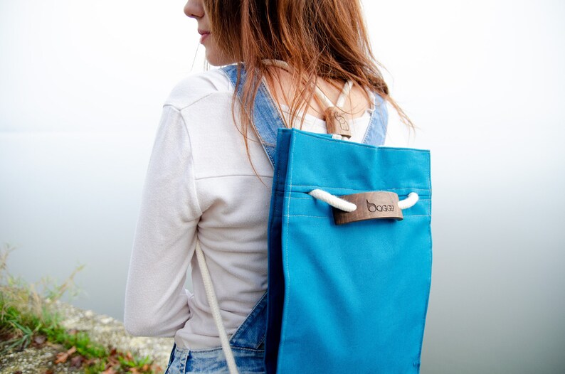 Unisex petrol blue sustainable string bag with handcarved walnut wood details image 10