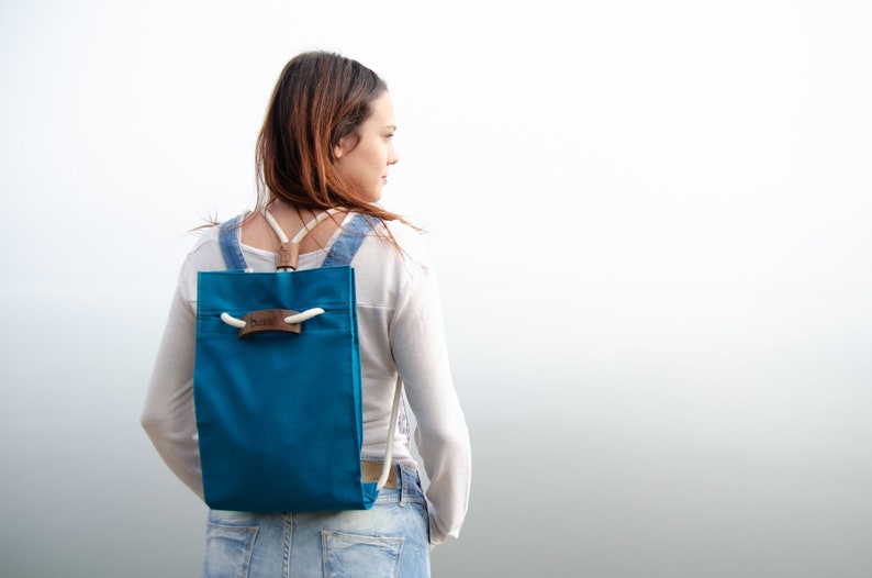 Unisex petrol blue sustainable string bag with handcarved walnut wood details image 1