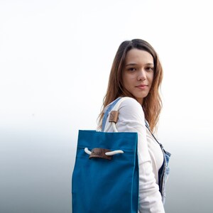 Unisex petrol blue sustainable string bag with handcarved walnut wood details image 9