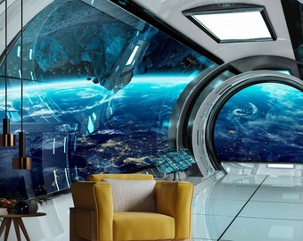 Könnte beinhalten: Ein gelber Sessel mit einem grauen Kissen steht in einer futuristischen Raumstation mit einem großen Fenster, das auf einen blauen Planeten mit weißen Wolken und einen großen Asteroiden im Vordergrund blickt.