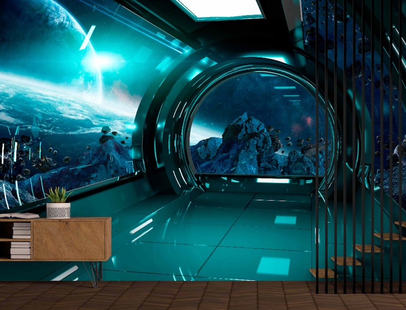 Op de afbeelding: Een futuristische interieursc&egrave;ne in teal, met een groot rond raam met een ruimtelandschap met planeten en astero&iuml;den. De kamer heeft een glanzende vloer en een houten kast met een plant. Thema ruimtereizen.