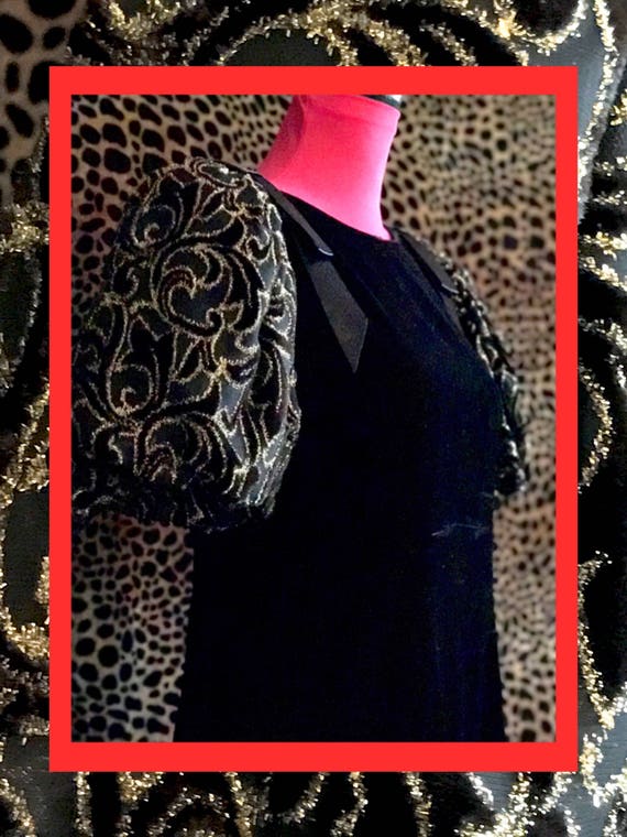vtg velvet dress//puffy sleeves