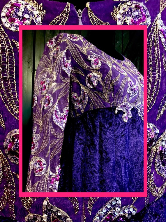 stunning vtg velvet//purple & embroidered