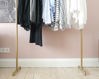 Kleiderständer Mit Rädern & Holzregal - Industrielles Design Für Zuhause Oder Laden