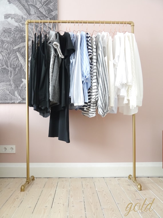Basic clothes online rail