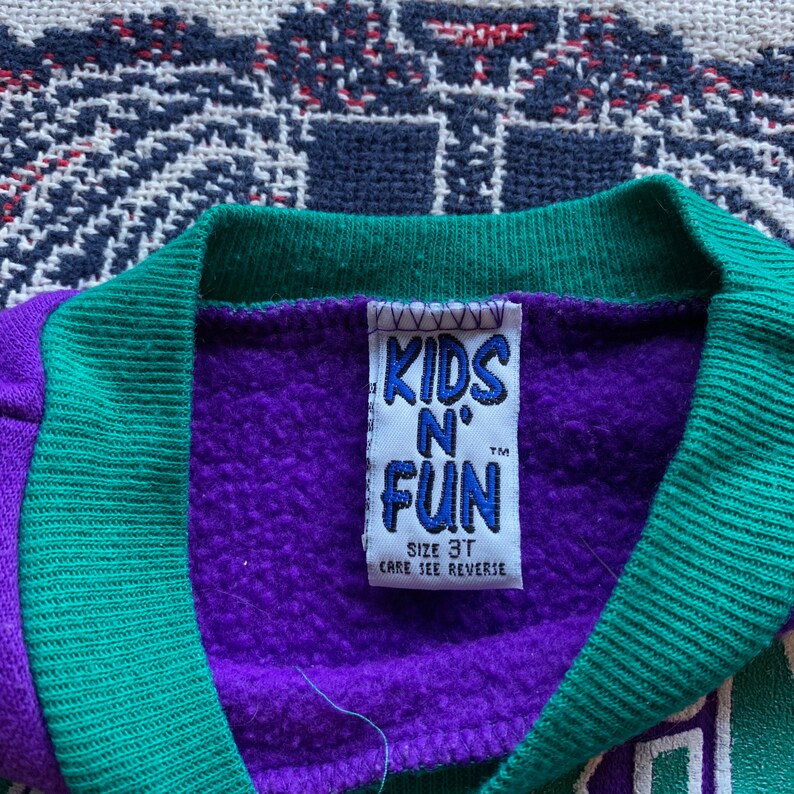 Vintage Toddlers Kids Snoopy Charlie Brown Football Crewneck Pullover Sweatshirt Sz 3T Purple Green