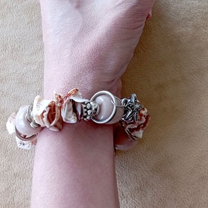 Vintage dainty beige bracelet of natural seashells metal pendants and bead Stretch yarn image 2