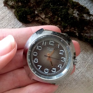 Vintage men&#39;s mechanical wrist watch Poljot 17 jewels